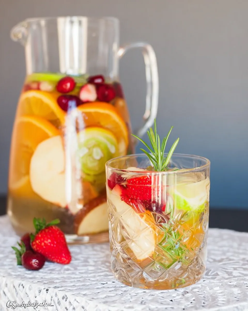Sangria Blanche : Découvrez cette recette rafraîchissante !
