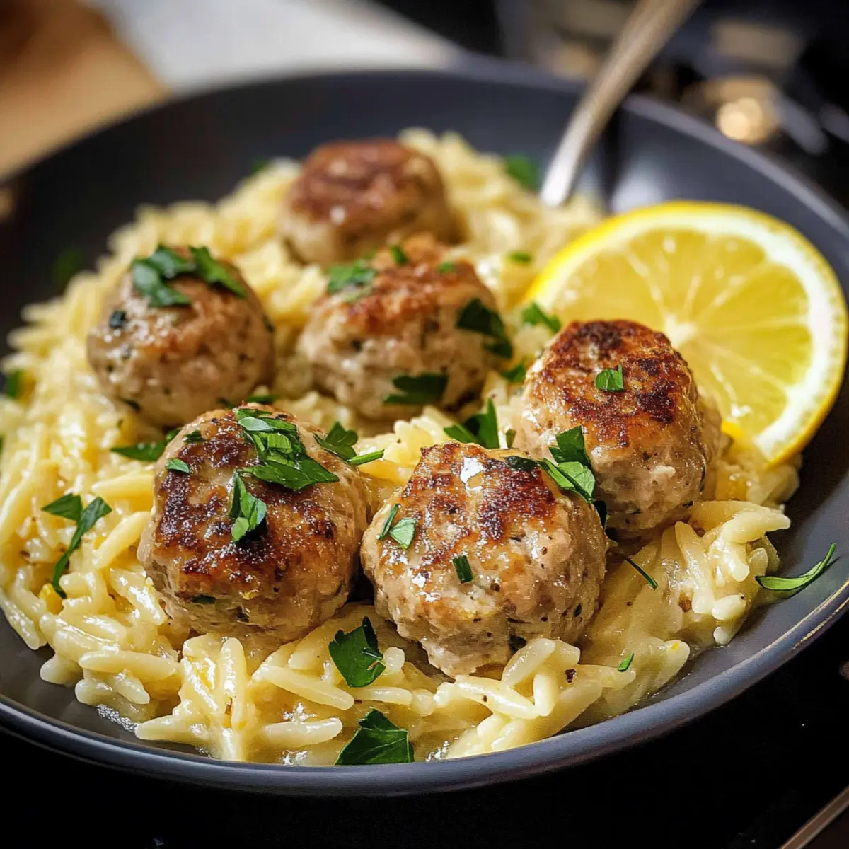 Boulettes de Poulet avec Orzo Crémeux au Citron